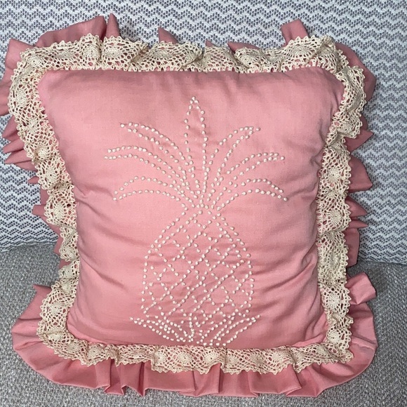 Vintage Mauve Pink Candlewick Pineapple Ruffled Throw Pillow - Picture 4 of 4